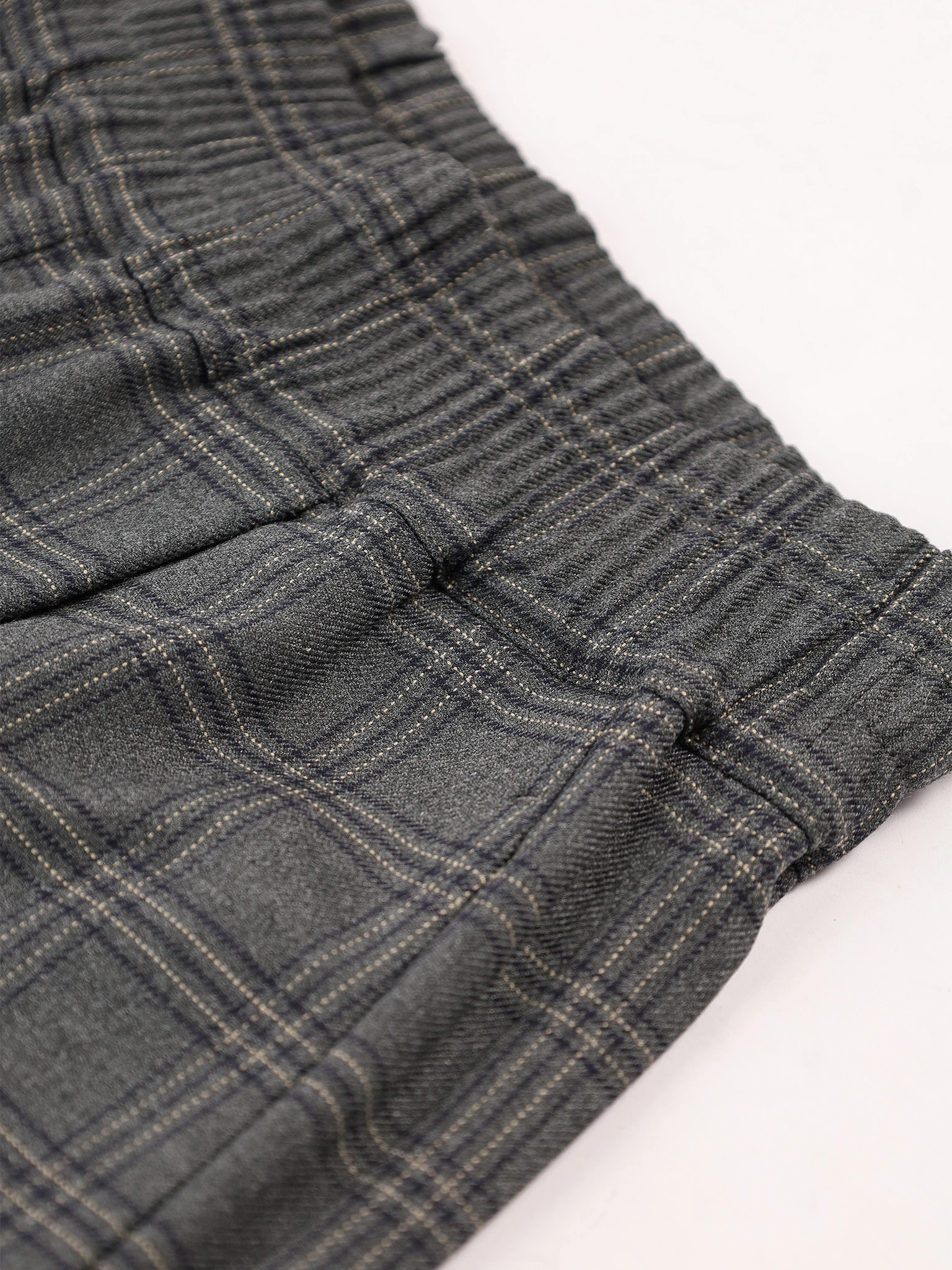 Брюки темно-серого цвета в клетку 